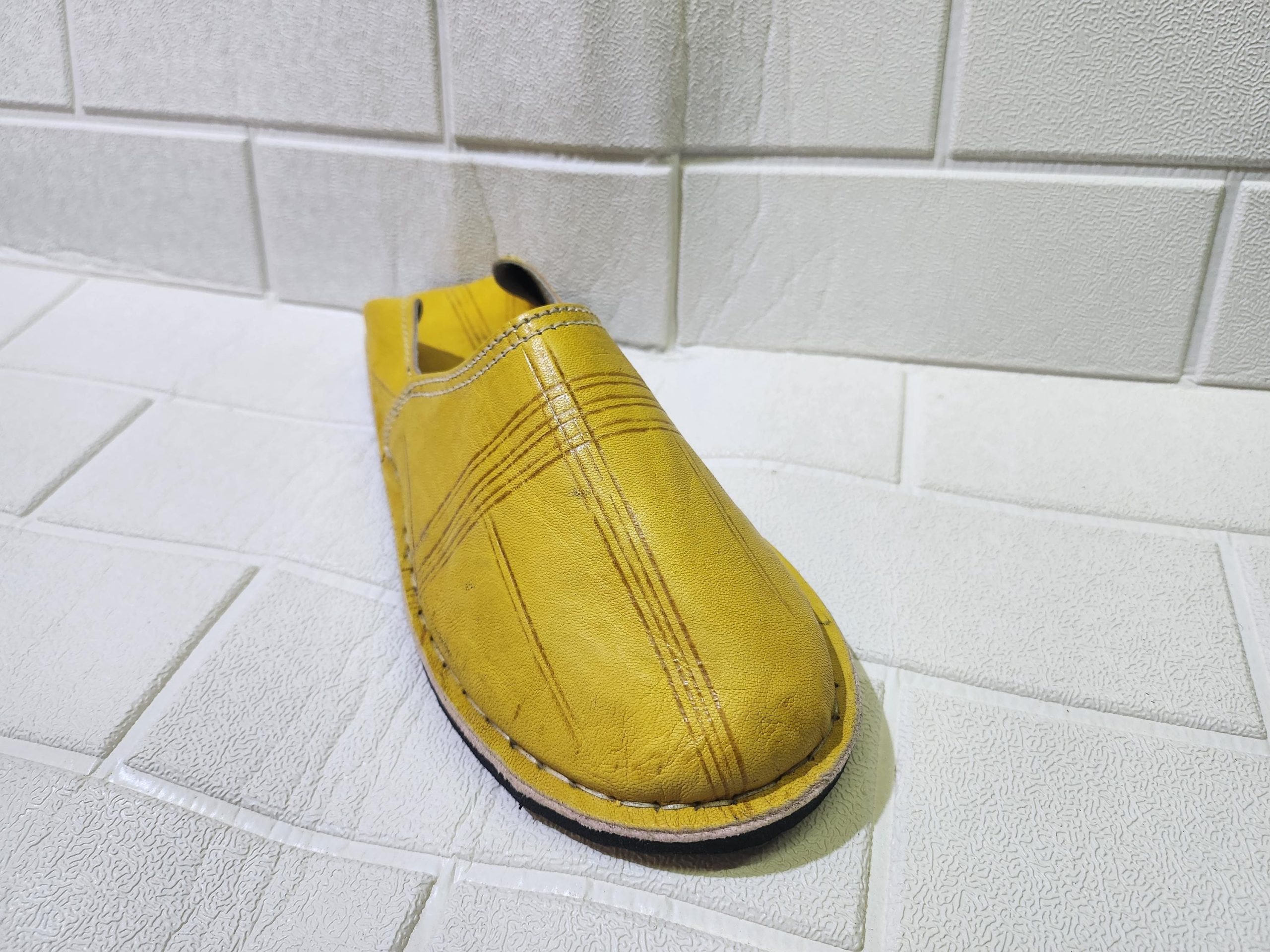 Handmade Moroccan Yellow Leather Babouche For Men – Traditional Slippers – Pointed-toe Leather Shoes – Classic Artisan Moroccan Footwear