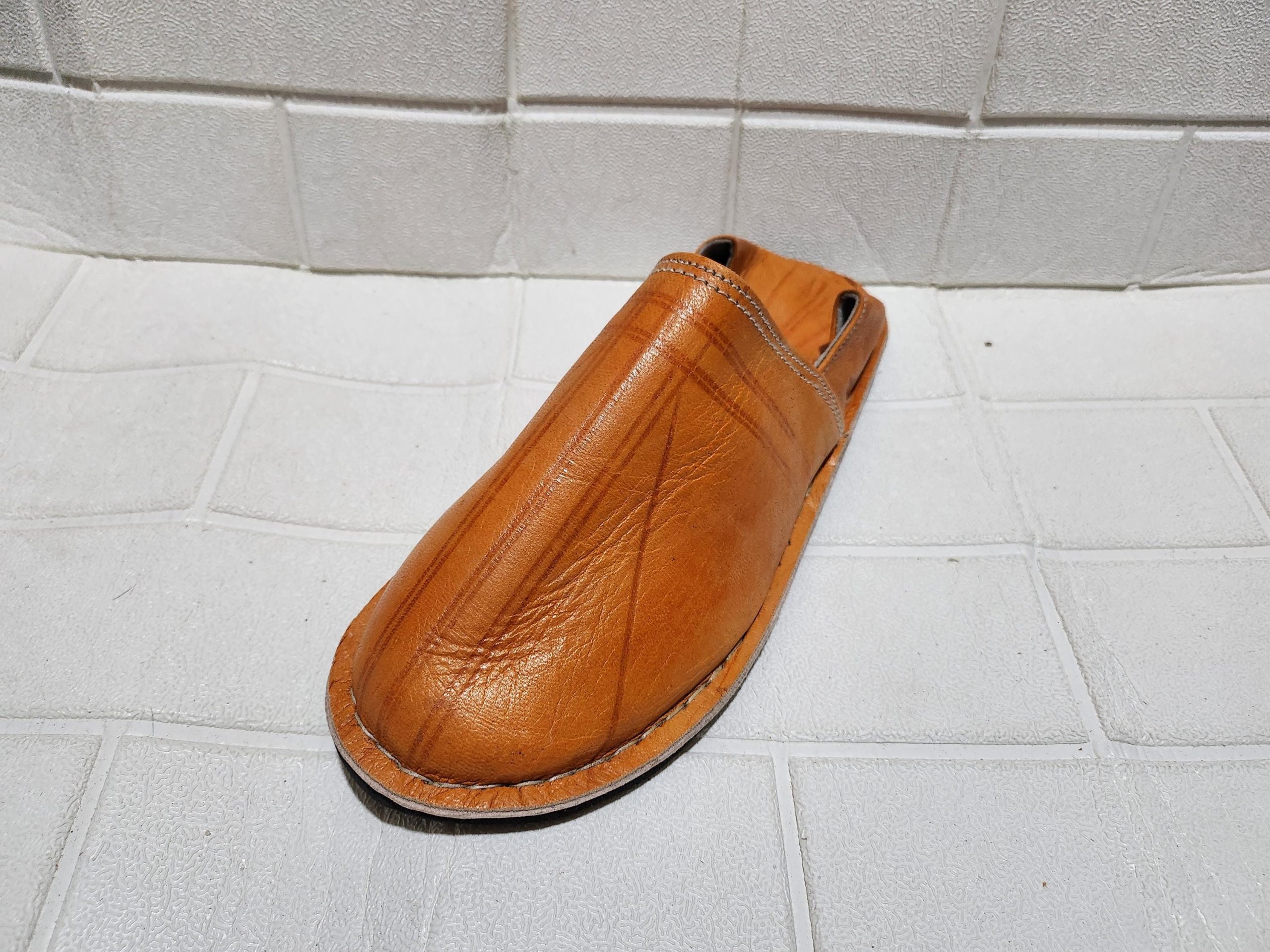 Moroccan Men’s Orange Leather Slip-on Sandals – Handmade Babouche For Him – Natural Leather Slides – Custom Gift Idea – Sizes 40-46 Eu